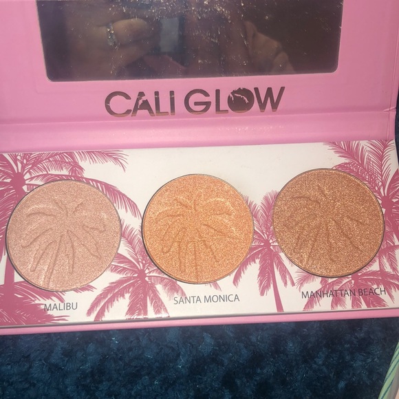 Makeup bundle - Picture 3 of 3